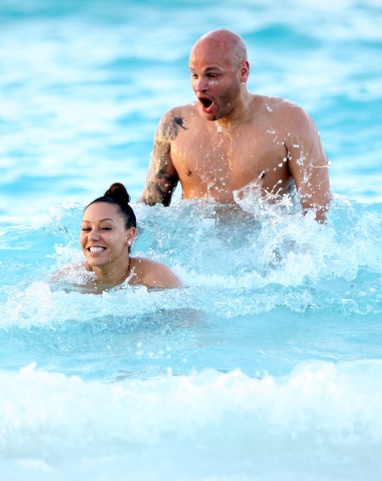 Mel B se ha alejado de los escándalos y mantiene una relación sólida con su marido.