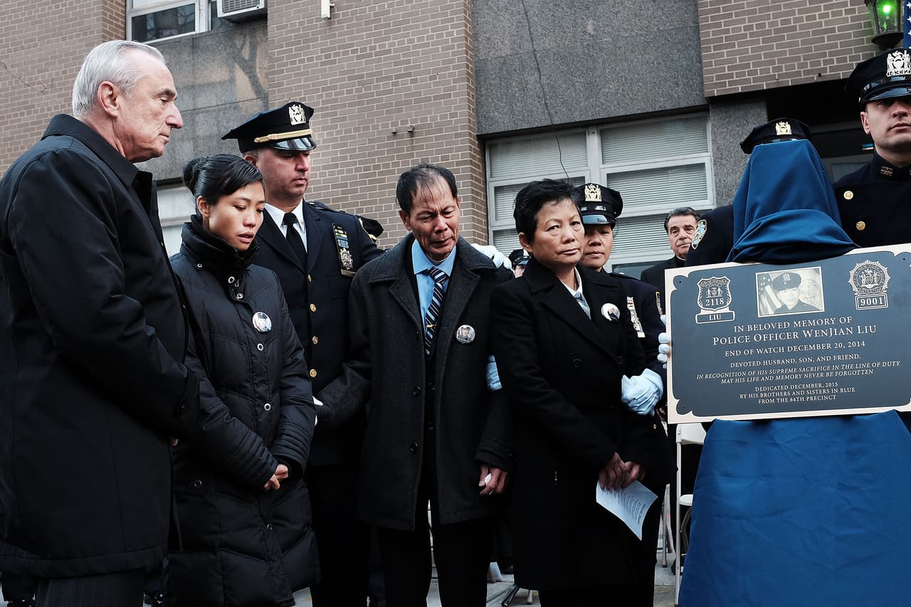 "Voy a poner alas en los cerdos hoy. Ellos tomaron a uno de los nuestros, vamos a tomar a dos de ellos", se leía en su publicación.