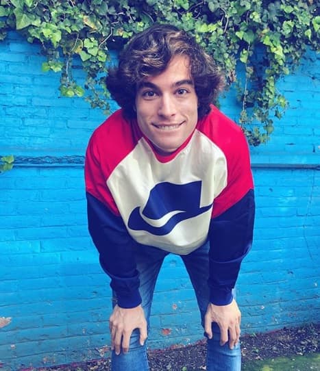 "Mientras más largo tenga el cabello, más se puede jugar con 'looks' diferentes, entonces veremos qué pasa. Creo que 
<b><a href="https://www.univision.com/famosos/horacio-pancheri-reta-a-danilo-carrera-para-que-se-haga-un-tatuaje-y-asi-le-responde-fotos" target="_blank">sí me lo voy a cortar</a></b> sino sale nada el próximo mes, pero hay que ver qué pasa", declaró.