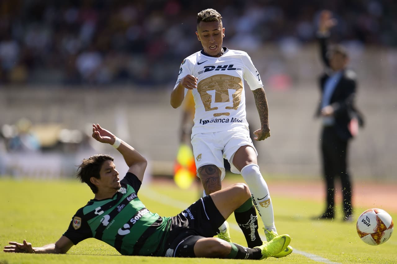 Sin embargo, 
<b>no se consolidó en C.U. y tampoco en el Deportivo Toluca ni en América. </b>En Santos juega como defensa lateral.