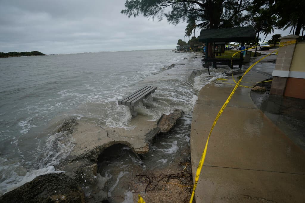 Nicole tocó tierra con fuerza de huracán cuando hace solo unas semanas Florida ya había sido afectado por otro ciclón, Ian.
