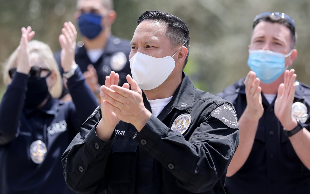 La encuesta del sindicato en la que participaron 2700 oficiales, algunos hasta sugirieron que el jefe debe renunciar en parte por no haber tenido o no tener un plan para lidiar con las protestas que dejaron negocios de la comunidad destruidos y saqueados y a cientos de personas sin empleo.