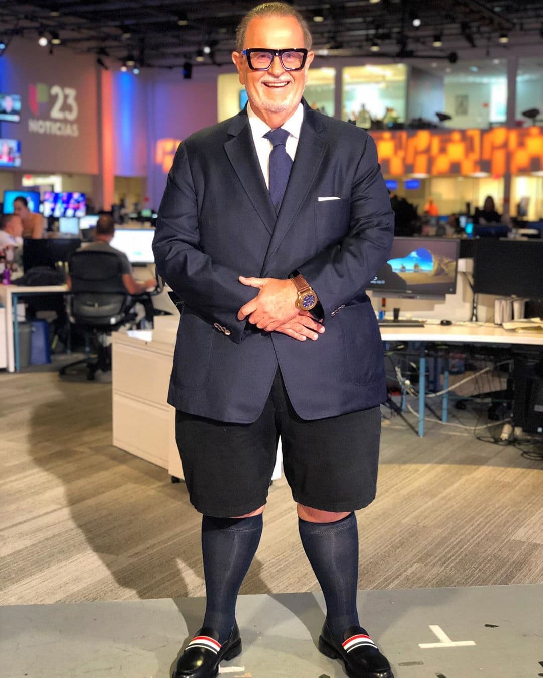 "Yo sé que tú no estás solita en Miami porque ya nos hemos dado cuenta que 
<b><a href="https://www.univision.com/shows/el-gordo-y-la-flaca/se-que-ya-tienes-novio-raul-de-molina-interroga-a-clarissa-sobre-su-pretendiente-video">tienes novio</a></b>", comentó El Gordo durante el show y con Clarissa al lado.