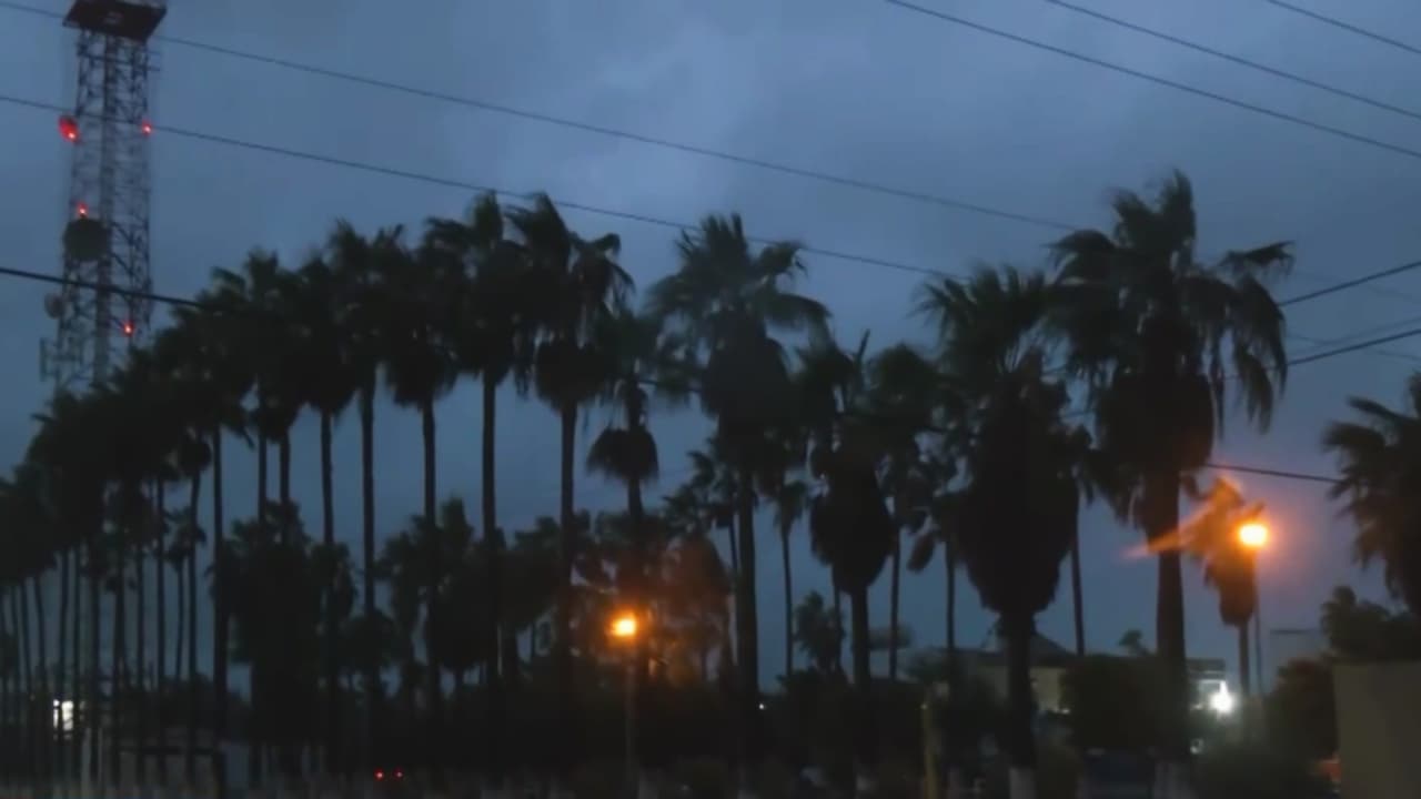 Fuertes ráfagas de viento azotan a Baja California Sur por la inminente llegada del huracán Polo; evacúan a pobladores