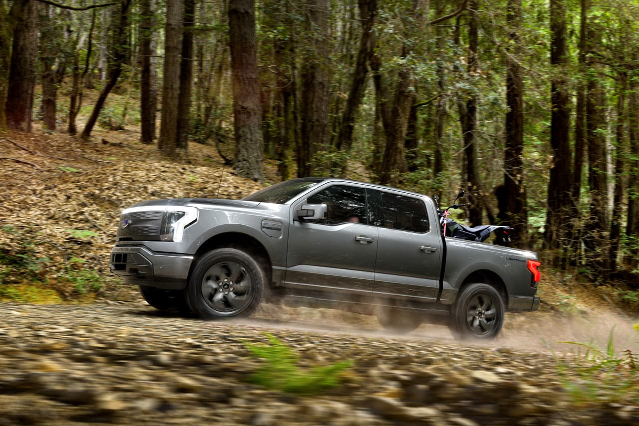 Según el fabricante, estas cifras son suficientes para que pueda acelerar de 0 a 60 mph (98 km/h) en 4 segundos cuando se encuentra equipada con la batería de alcance extendido.