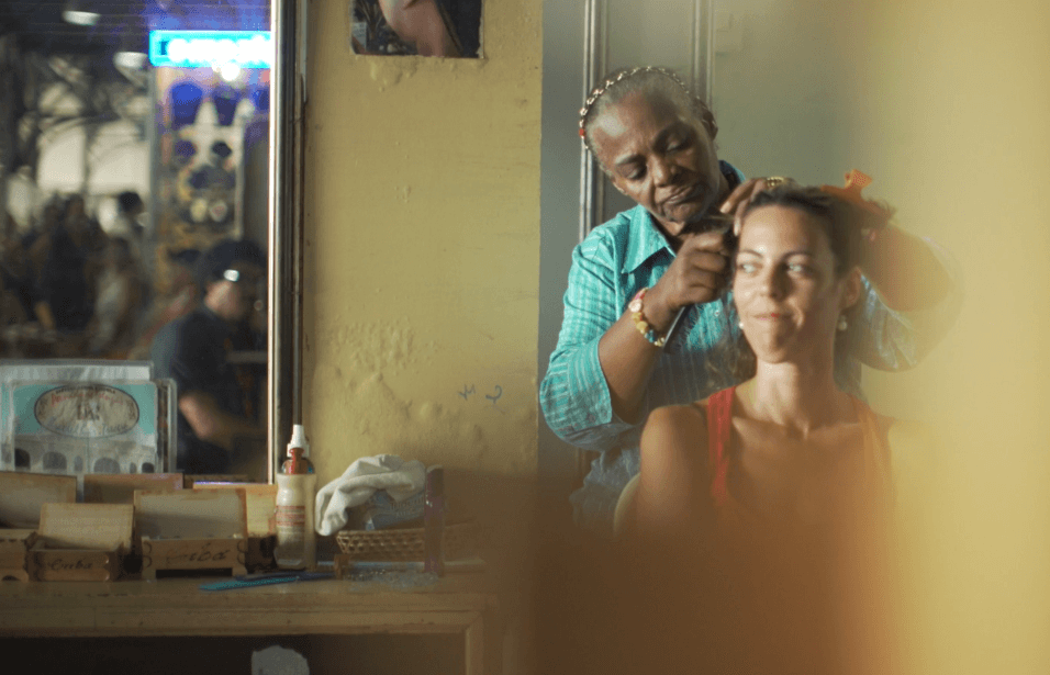 Pese a que en privado muchos cubanos lamentan que no haya mejora en su calidad de vida, en público tienden a ser más estoicos al expresar sus deseos de cambio.