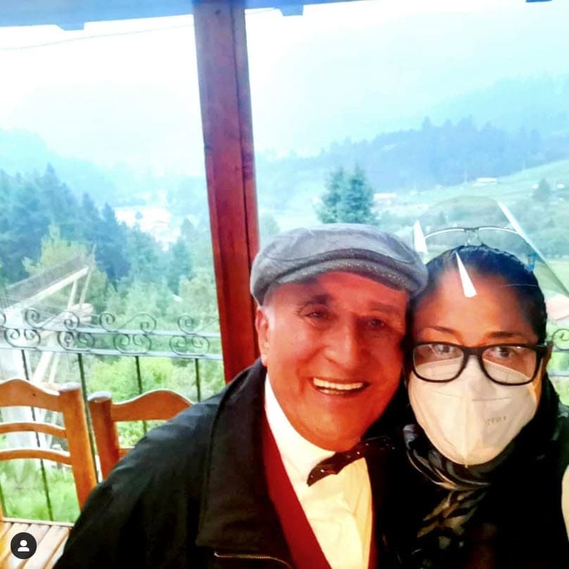 "Eso fue como más simbólico, como teníamos pensado hacerlo antes de la pandemia en el Teatro Xola, con Rebeca Moreno, Héctor Bonilla vestido de sacerdote como el padre Silvestre y lo iba a entregar Mónica Sánchez Navarro".
<br>