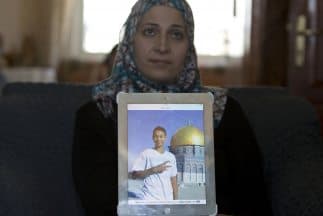 Los forenses hallaron restos de hollín y humo en la garganta y los pulmones de Mohamad Abu Jedeir.