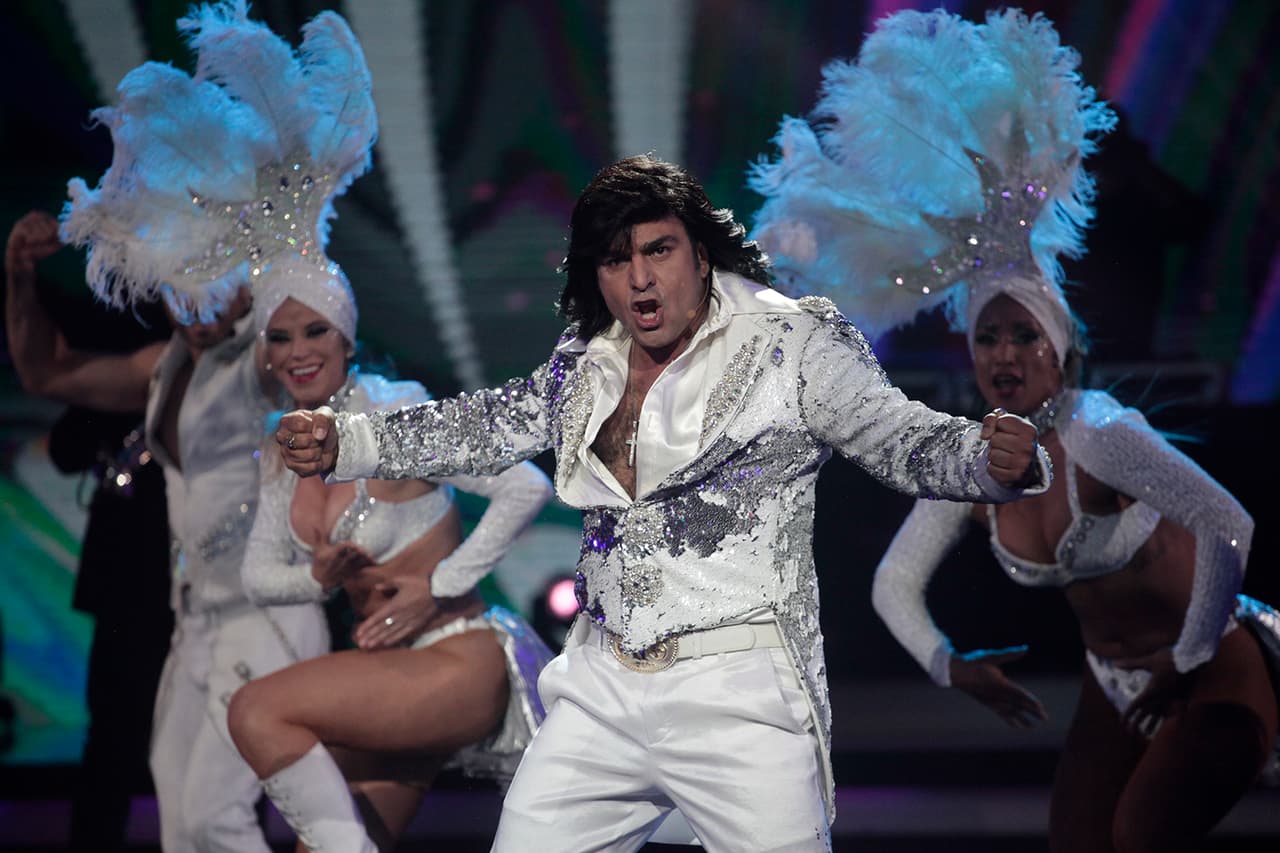 Mientras Miguel Bosé le dio un 100 a Albertano, la 'Jueza de Hierro' le puso menos 5, en broma, obviamente, después corrigió: "No, te pongo un 10".