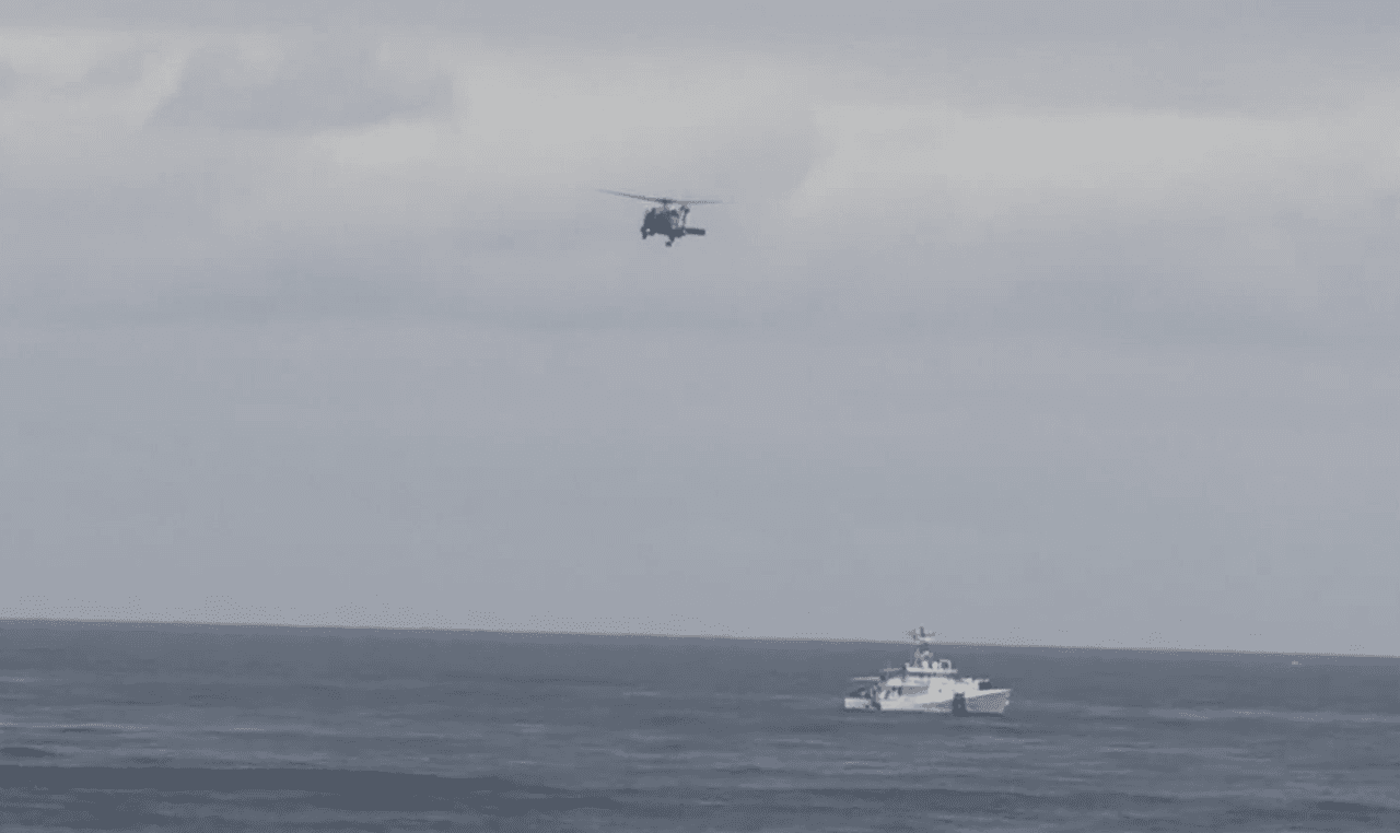 Las operaciones de búsqueda en el área del siniestro continuaron en la zona de la costa y las autoridades refuerzan la vigilancia para evitar nuevas tragedias de este tipo.