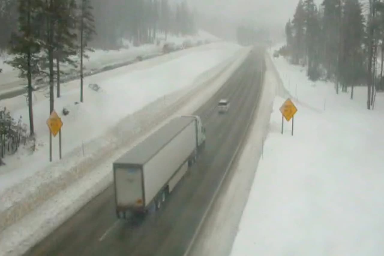 El Departamento de Recursos Hídricos del estado informó en la víspera de Navidad que la capa de nieve estaba entre 114% y 137% por arriba de lo normal y se esperaba más nieve.