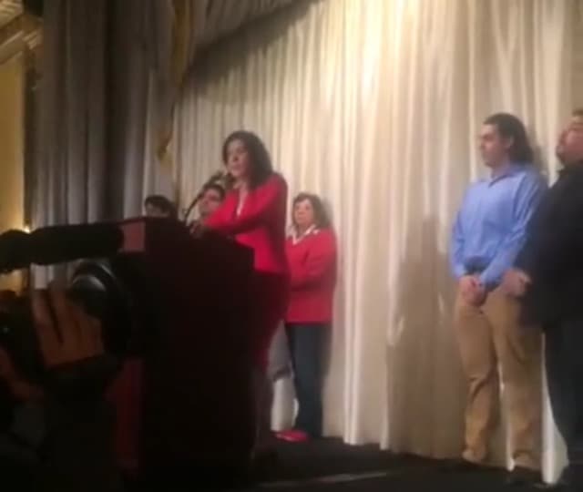 Álvarez finalizó su breve discurso diciendo que ayudará en lo necesario para que la transición sea lo más sencilla posible.