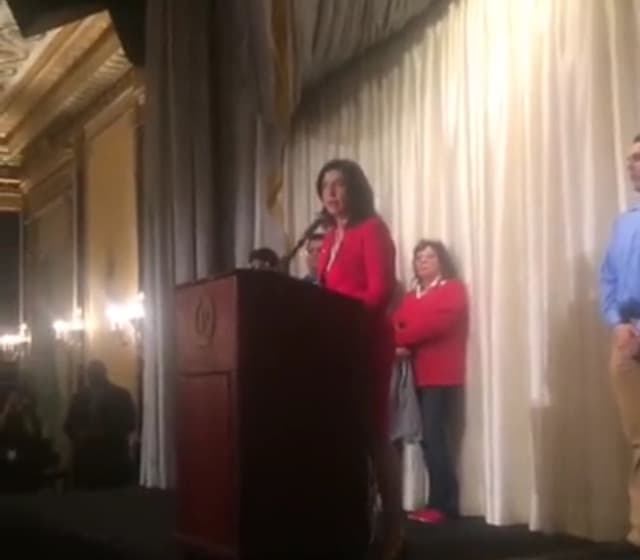 Anita Álvarez se despidió de sus simpatizantes la noche de este martes al conceder el triunfo a su oponente Kim Foxx en la contienda por la Fiscalía del Condado de Cook