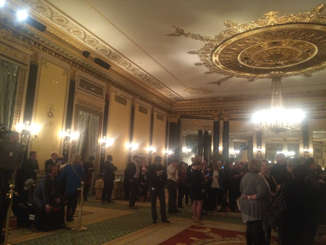 El primero en anunciar la derrota de manera oficial a los medios presentes fue su director de campaña, cuando los resultados de las votaciones eran irreversibles y por un amplio margen favoreciendo a Foxx.