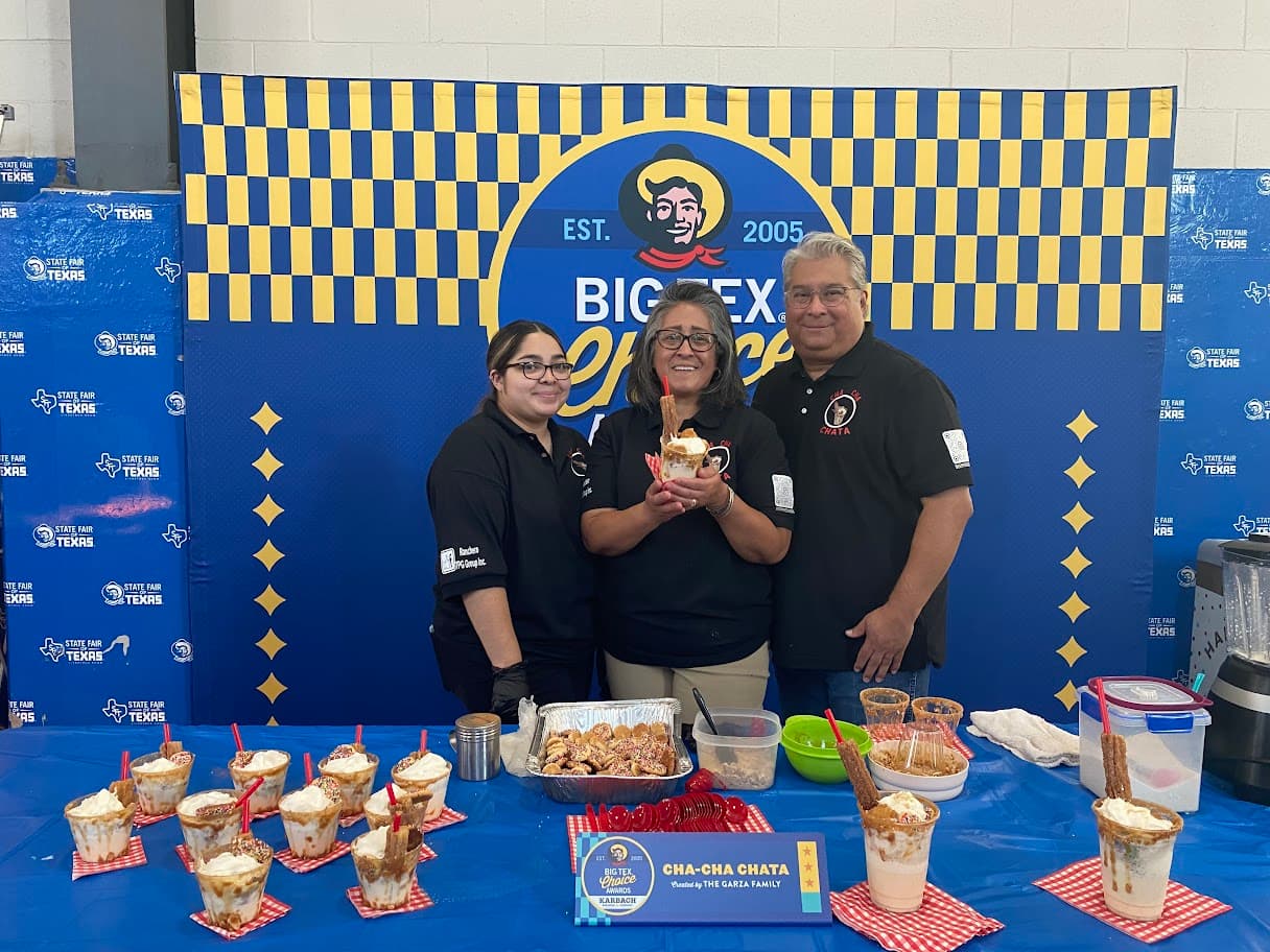 Dentro del concurso hay dos bebidas. Una de ellas es 
<b>Cha-Cha Chata</b>: Batido está hecho con leche y helado de vainilla mezclados a la perfección con la receta ultrasecreta de horchata de la familia Garza. El borde de la taza tiene caramelo y canela y la bebida se cubre con crema batida y se espolvorea con caramelo triturado, galletas de gragega con canela y bocados de arroz con leche frito. Se sirve con una pajita de churro.