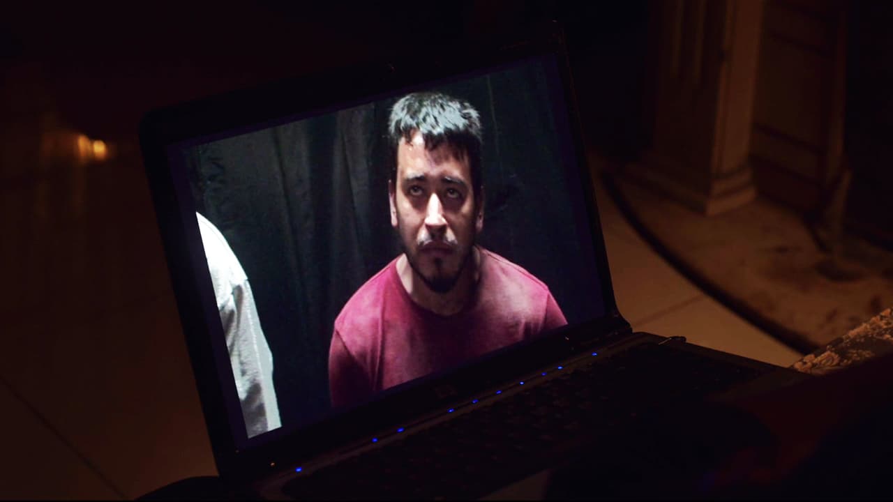 Mientras tanto, ‘El Cano’ observaba un video donde sus hombres eran torturados por ‘La Muñeca’ y sus sicarios en nombre de ‘La Federación’.