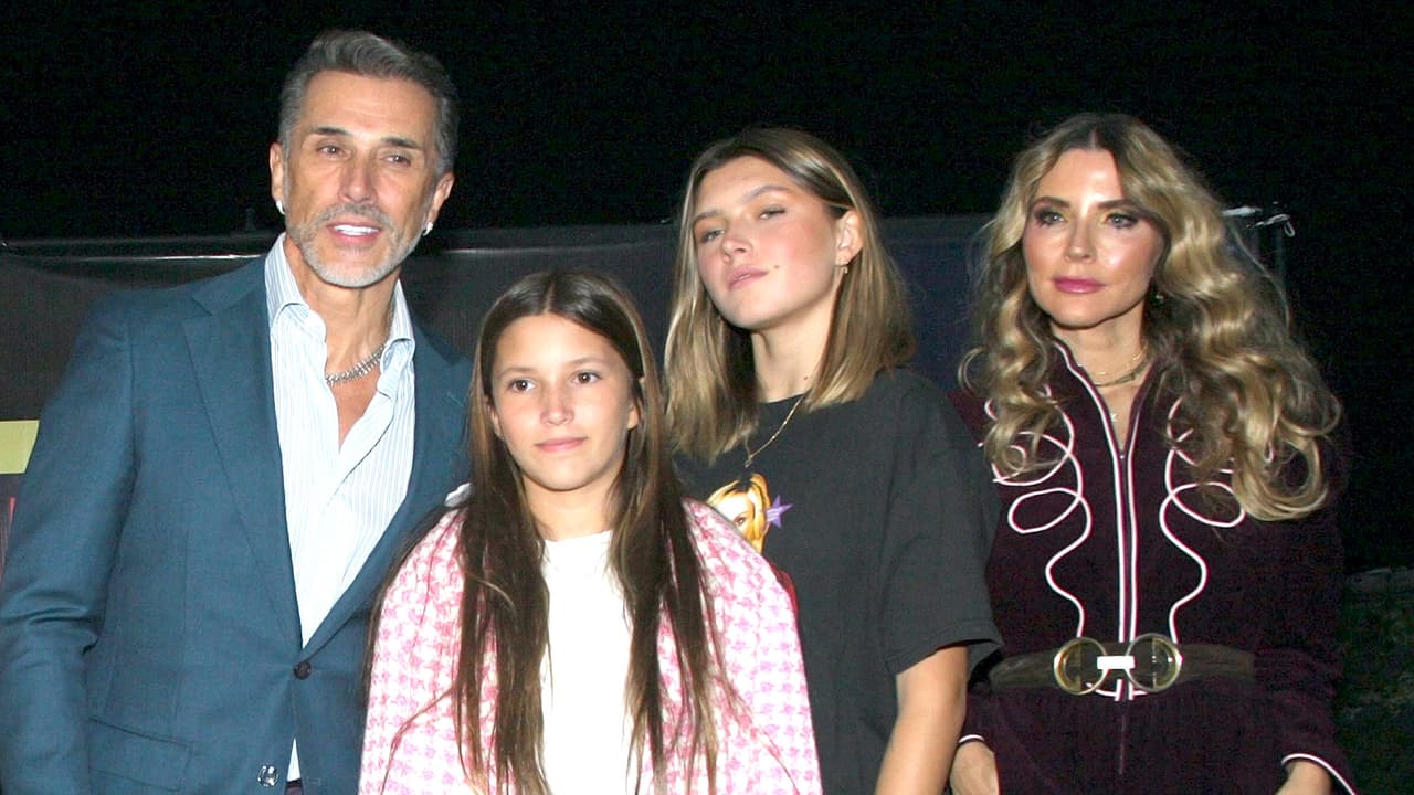 Sergio Mayer confiesa que sus hijas le reclamaron por abrir su OnlyFans