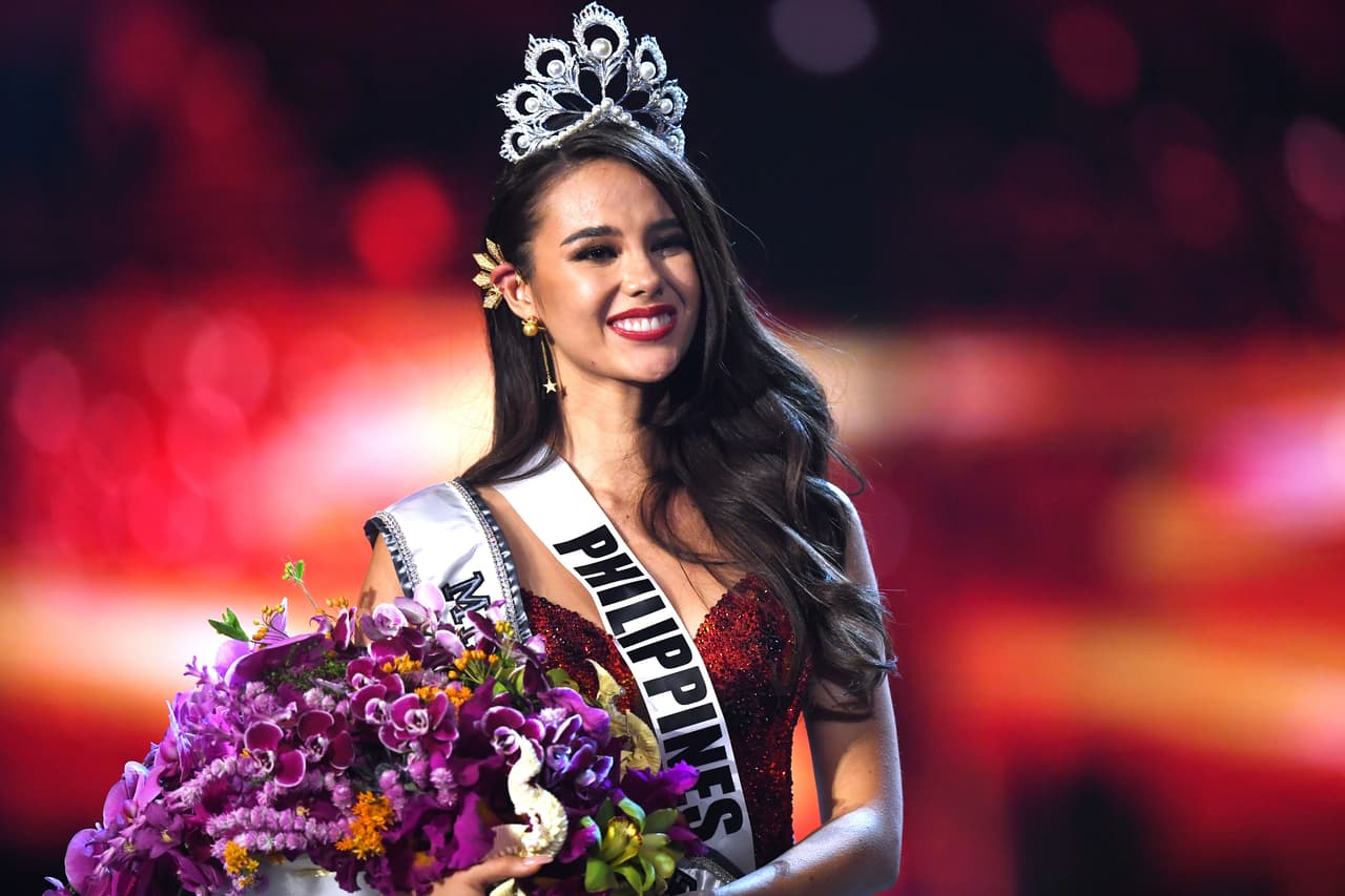 En julio del 2019, 
<b>Catriona Gray,</b> entonces coronada Miss Universo, se vio inmersa en una ola de críticas luego de publicar en Instagram una fotografía en la que parecía haber ganado unas cuantas libras más.