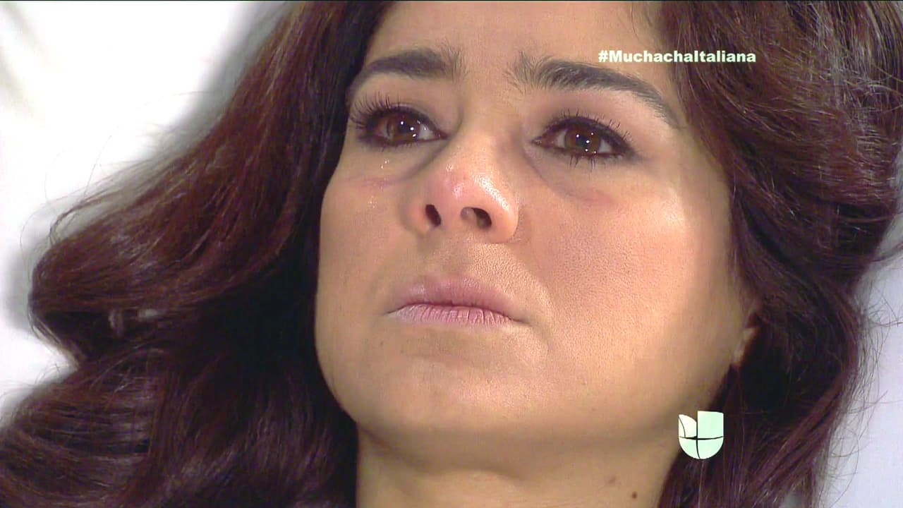 Ella está destrozada por la pérdida de su bebé.