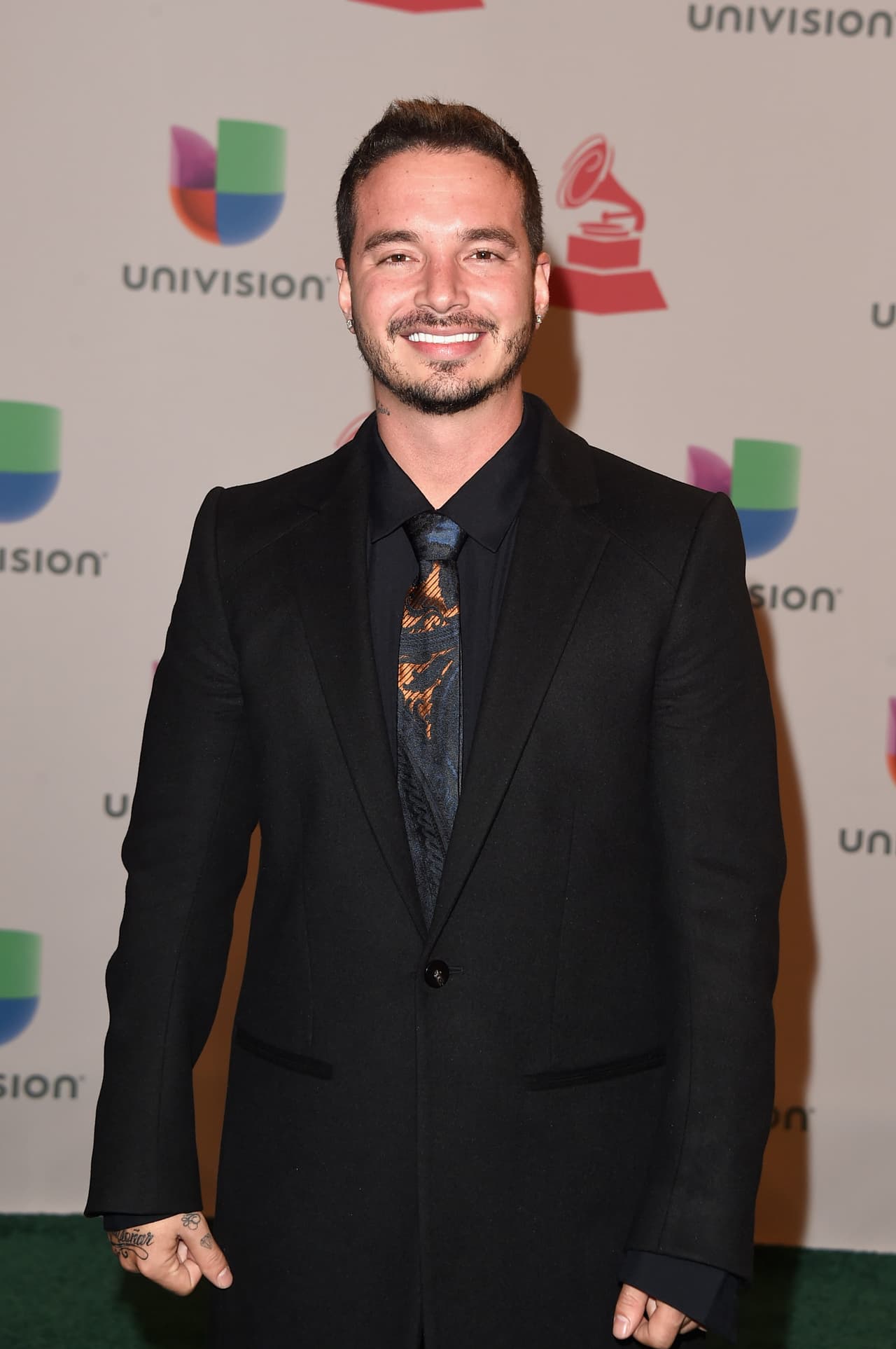 En ese mismo año recibió sus primeras tres nominaciones a los Latin GRAMMY. Desde entonces ha estado presente en las nominaciones de dicha ceremonia.