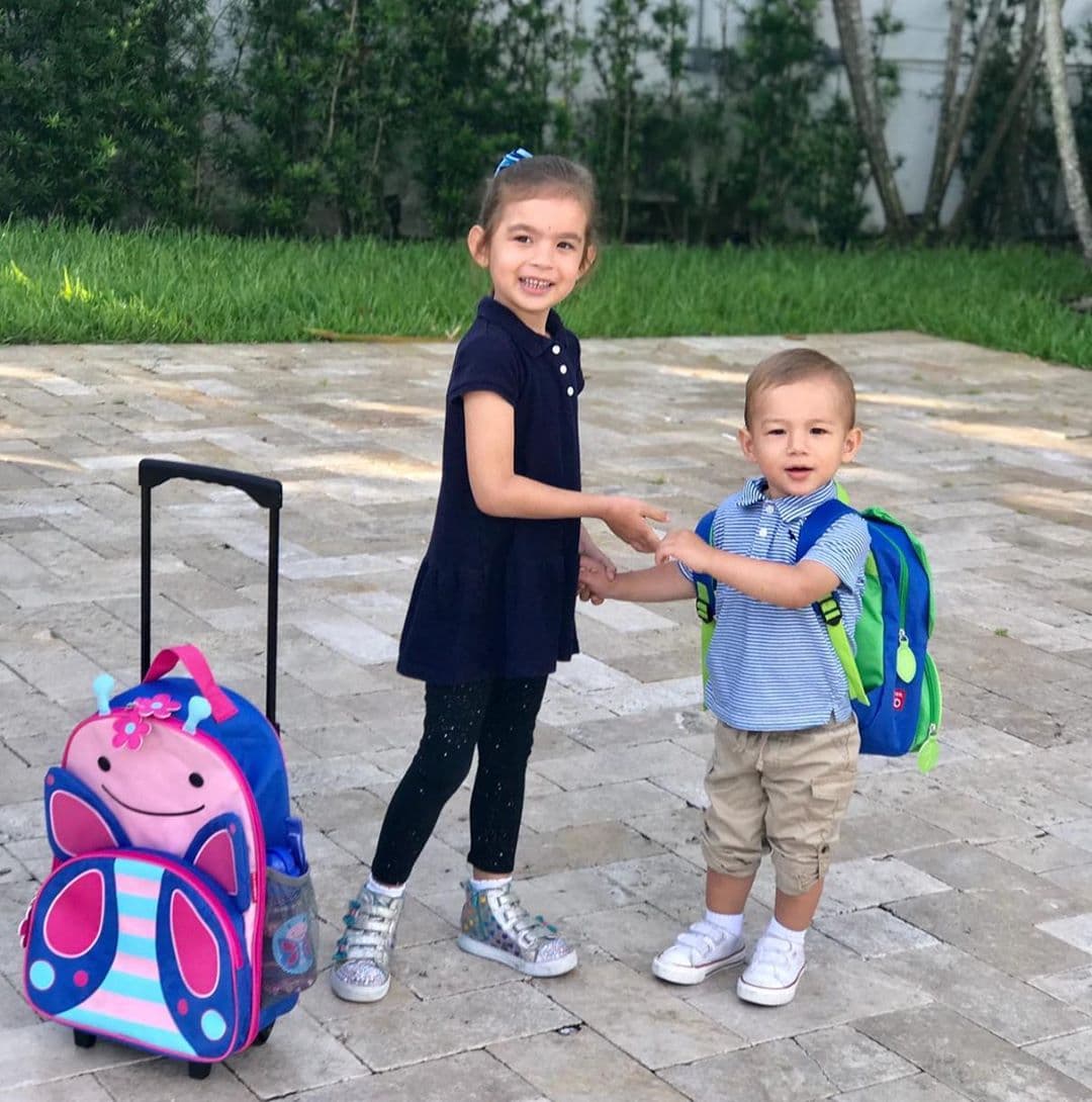 Pero sus logros juntos han llegado incluso a la escuela, a donde llegaron de la mano.