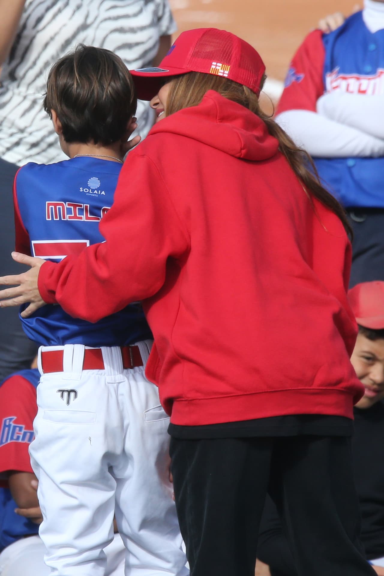 Además, el niño dedicó unas palabras a sus compañeros de escuadra entre lágrimas. 
<br>