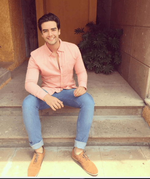 Simón perfeccionó su ténica de tenis tras acudir a una academia de tenis en Miami, a la que ingresó en 2012.