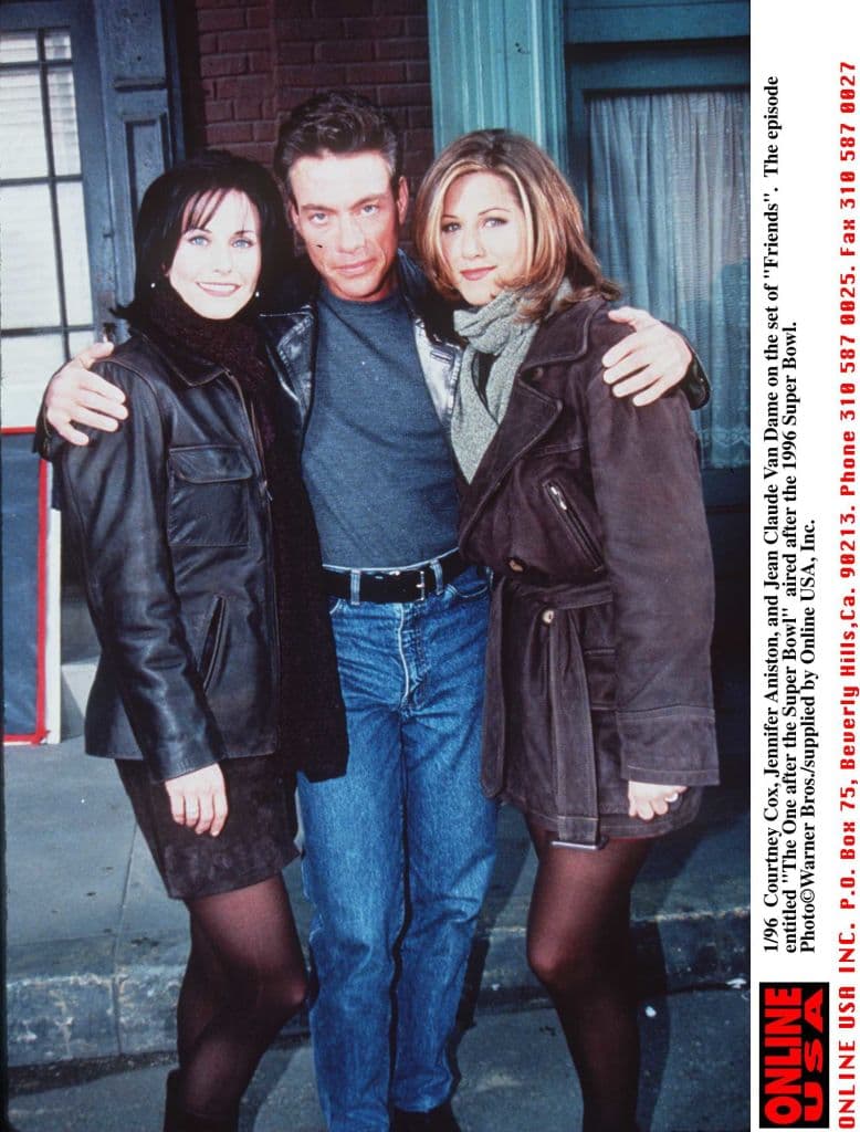 <b><a href="https://www.univision.com/entretenimiento/chismes/jean-claude-van-damme-abandona-una-entrevista-tras-ser-preguntado-por-su-idilio-con-kylie-minogue">Jean Claude Van Dame</a></b> y Bruce Willis fueron otros de los invitados que tuvo 'Friends'.