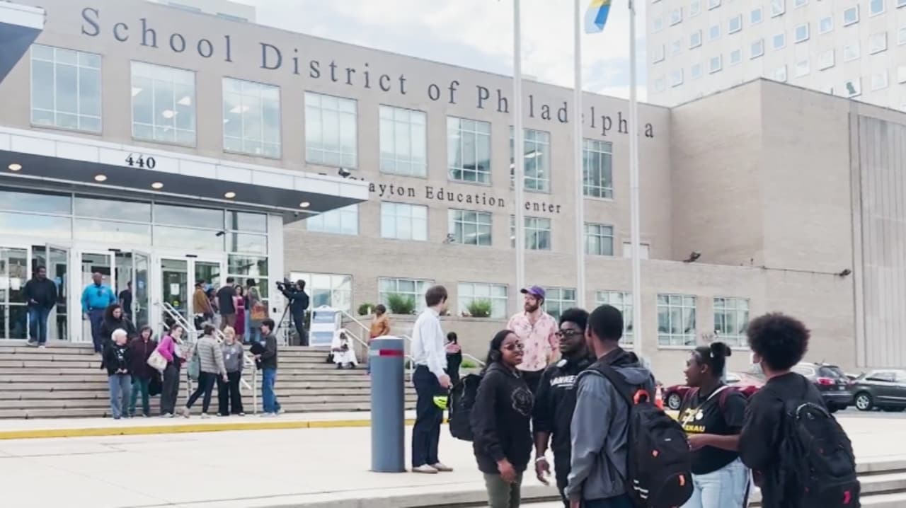 Filadelfia cerrará 17 escuelas tras votación; comunidad reacciona con preocupación