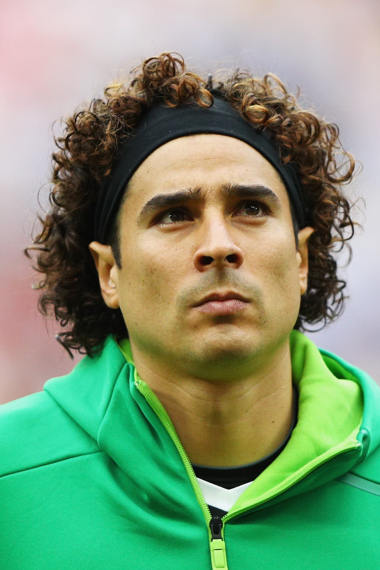 Otro portero mexicano que participó en la pantalla chica es Guillermo Ochoa, quien formó parte del elenco del programa "La Familia P. Luche", comedia producida por Eugenio Derbez.