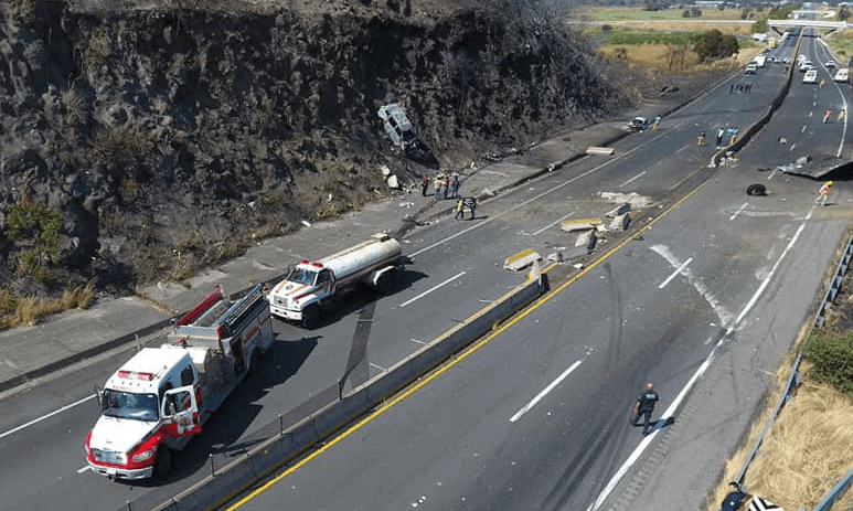 Un camión que transportaba gas choca y causa una explosión que deja 13 fallecidos en una autopista en el oeste de México