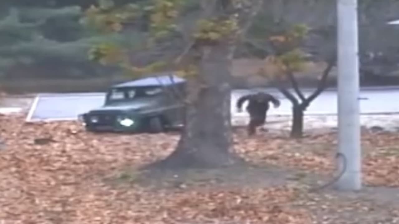 Revelan un video que muestra cómo desertó el soldado norcoreano bajo una lluvia de disparos