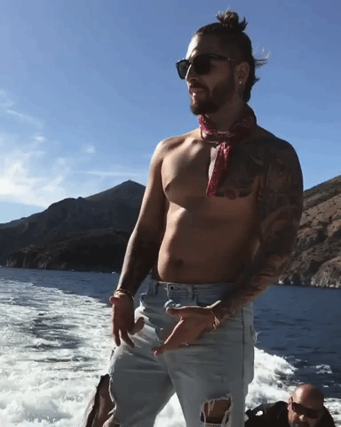 El cantante colombiano ya se ha hecho famoso por los breves videos en los que baila de forma sensual,