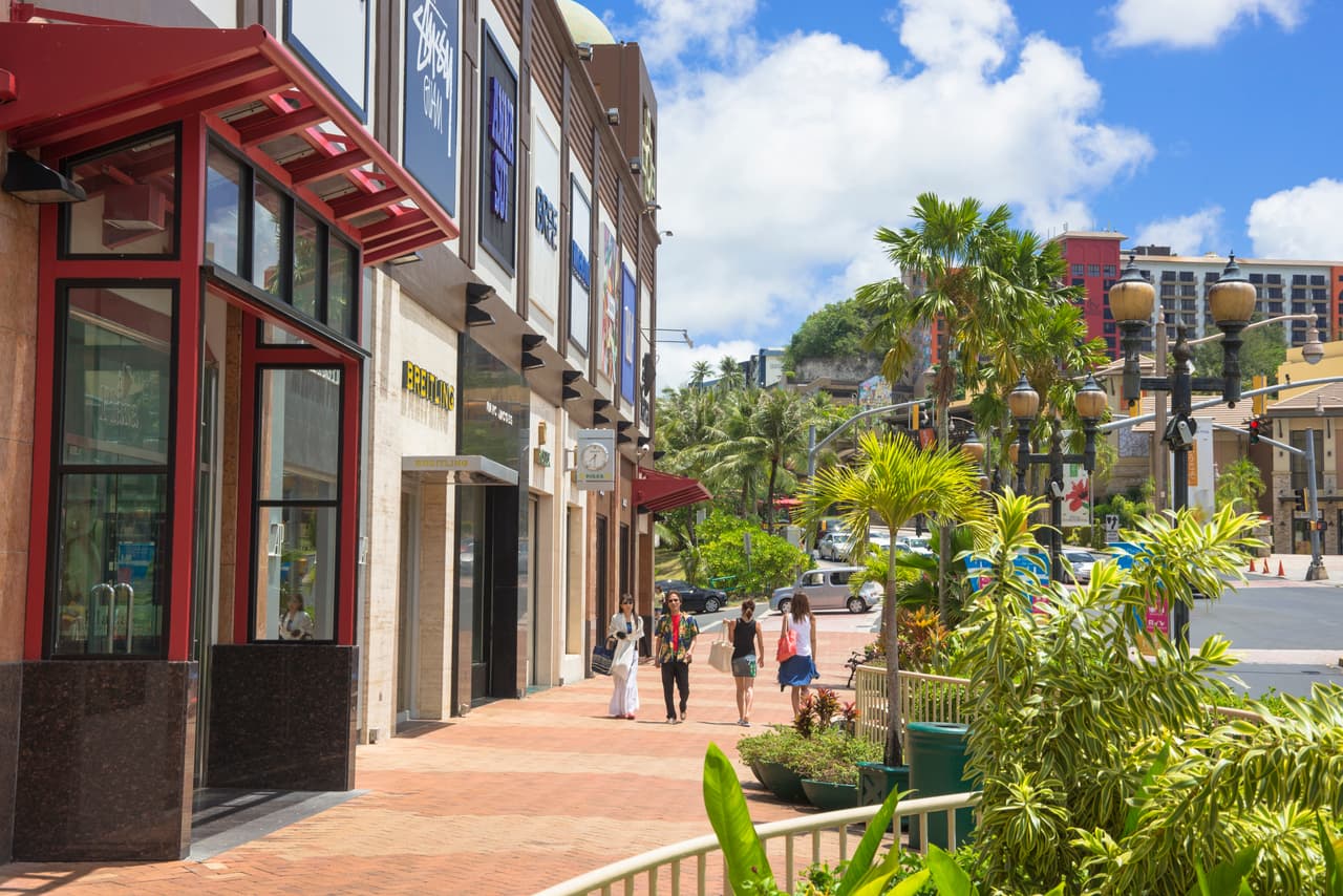 <b>Puesto 9. Guam (territorio estadounidense en el océano pacífico)</b>.
<br>
<br>Porcentaje de la población con al menos una dosis de la vacuna administrada: 35.4%.
<br>
<br>Número de personas con al menos una dosis administrada: 58,622.
<br>