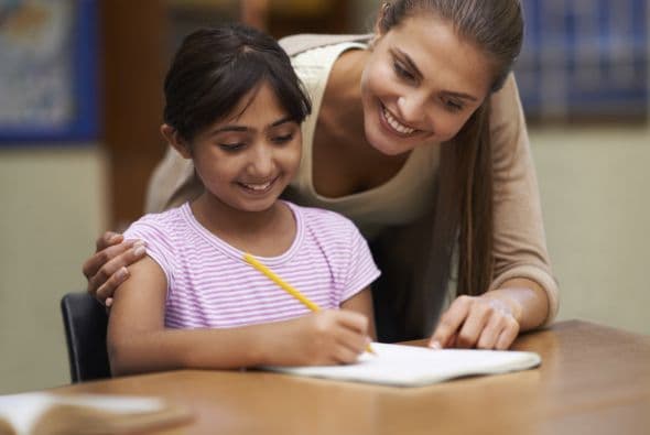 Escribir a mano. Matt Eventoff, especialista en comunicación y dueño de Princeton Public Speaking, nos señaló en una entrevista que, la mayoría de las personas hemos olvidado, en el último tiempo, el arte de escribir a mano.