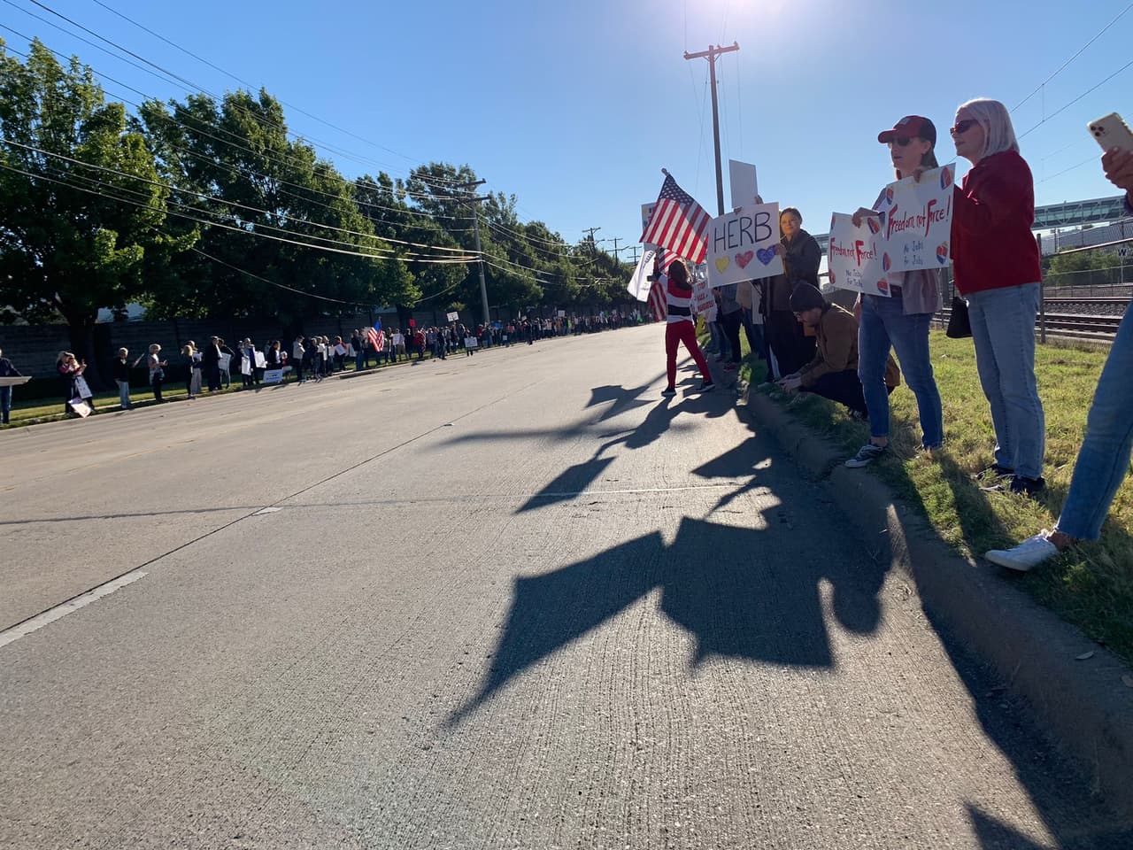 Los participantes también portaban las banderas de Estados Unidos.