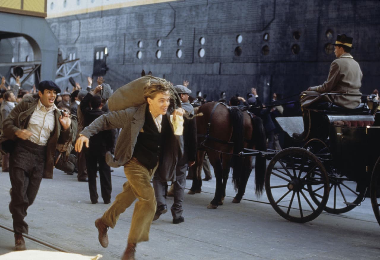 La ropa, las cosas que dice y las acciones que toma Jack parecen ser posibles solo por alguien que provenga del futuro.