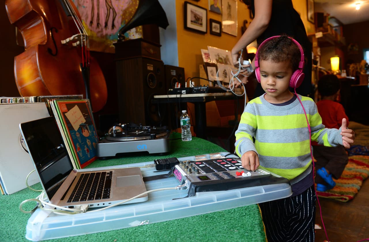 Si tienes una niño menor de cuatro años, esta información es para ti. Estás en una época con tu hijo donde todo lo que aprenderá, definirá su futuro.