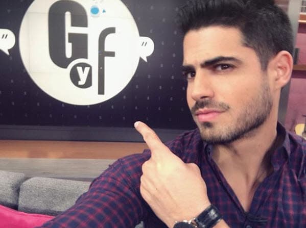 8. El fútbol soccer y el béisbol son los deportes que le apasionan.