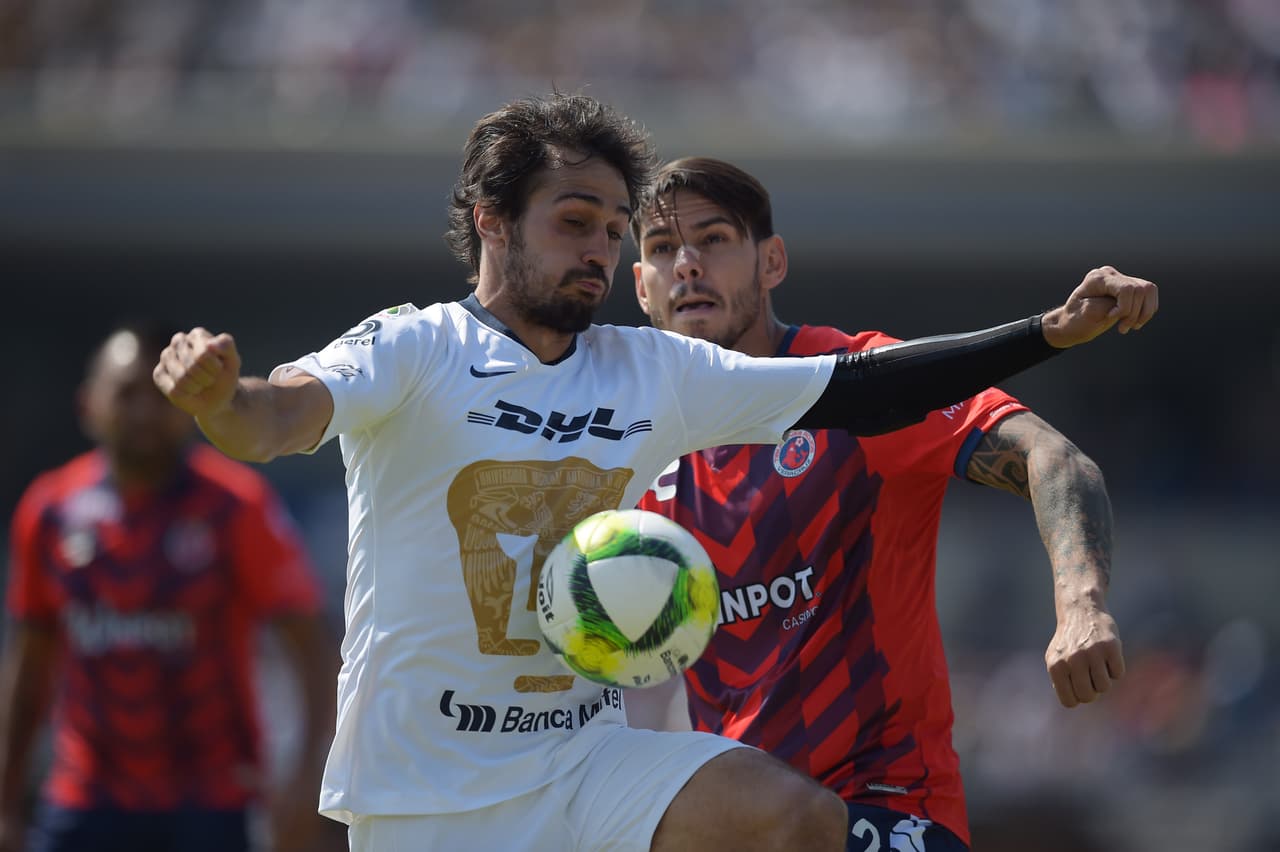 El jugador Alejandro Arribas deberá buscar un nuevo destino luego que Pumas anunciara su salida del club.