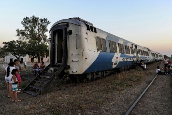 La pediatra boliviana Viviane Ramírez, dijo que 'para mí es una experiencia maravillosa. Es muy bueno compartir 15 días con personas que ni siquiera conoces. Lo más importante de estas visitas es llegar a lugares que están casi fuera del mapa sanitario y lograr que haya continuidad en el tratamiento'.