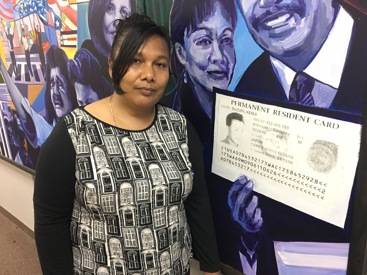 <b>Los Angeles, California</b> - Carolina arrived to Los Angeles from Mexico 12 years ago and decided to skip work Monday. She takes care of her five children, is an activist and works as a nanny, gardener and house cleaner. She fears that she will be arrested in a migration raid and deported. "I would tell the president to give us an opportunity to make a better life, to be here legally," she explains.