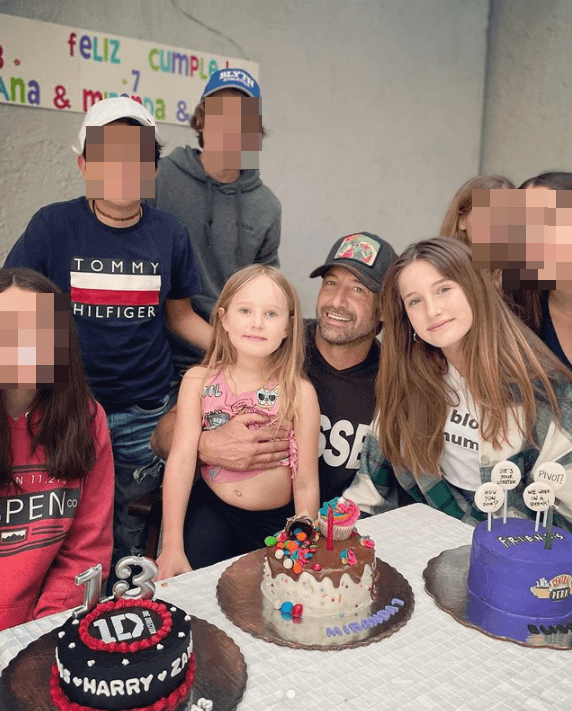 En ninguna de las fotografías de la fiesta que compartió la pareja aparece Irina Baeva. Sin embargo, ella fue quien publicó cada detalle de la celebración.