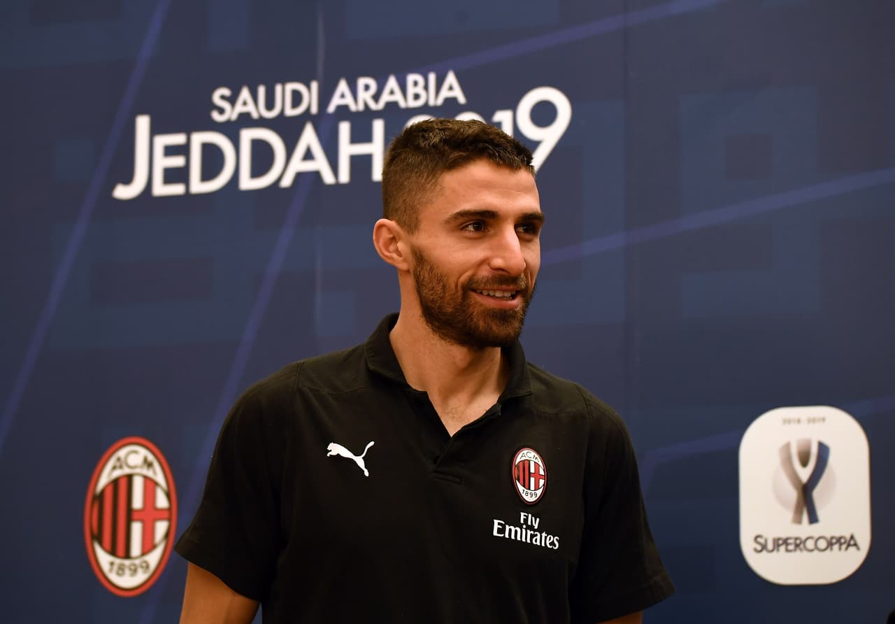 En la renovación del Milan, que lleva ya varias temporadas, el lateral Fabio Borini estaría por dejar el equipo para irse a China con el recién ascendido Shenzhen F.C.