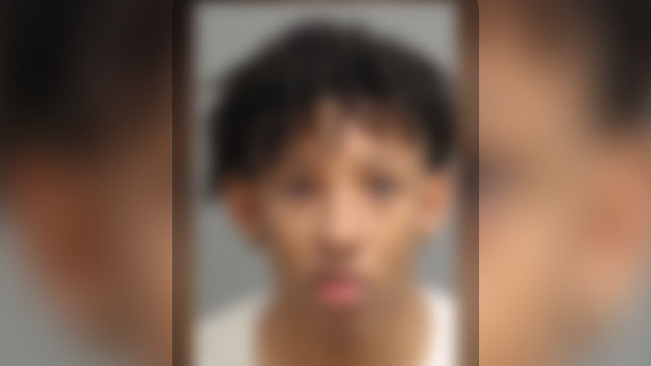 La Policía de Raleigh confirmó el arresto de Devin Cordell Jones, de 17 años, acusado del homicidio de Baker.