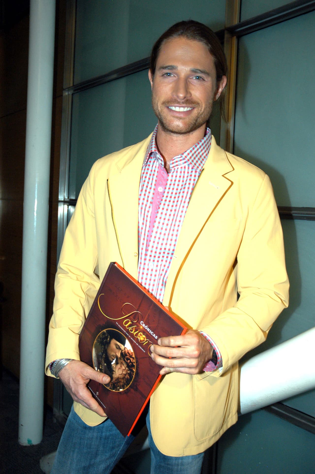 Cuando Sebastián Rulli llegó a México, comenzó a hacer comerciales.
<br>