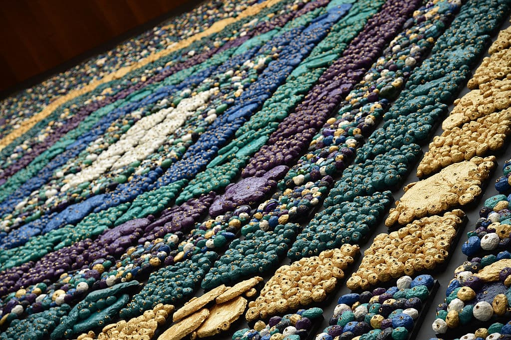 Estudiantes de Brooklyn colaboran en la creación de 'Fabulous Phil', un mural monumental