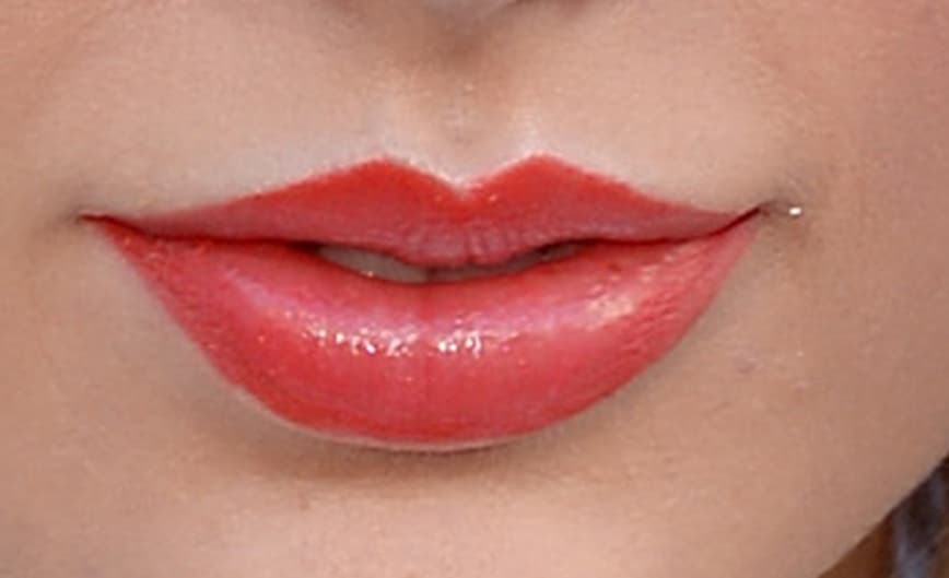 ¡Muaack! Los besos de esta guapa chica han de ser de lo mejor. Te damos una pista... es una de las rubias más exitosas de la música.