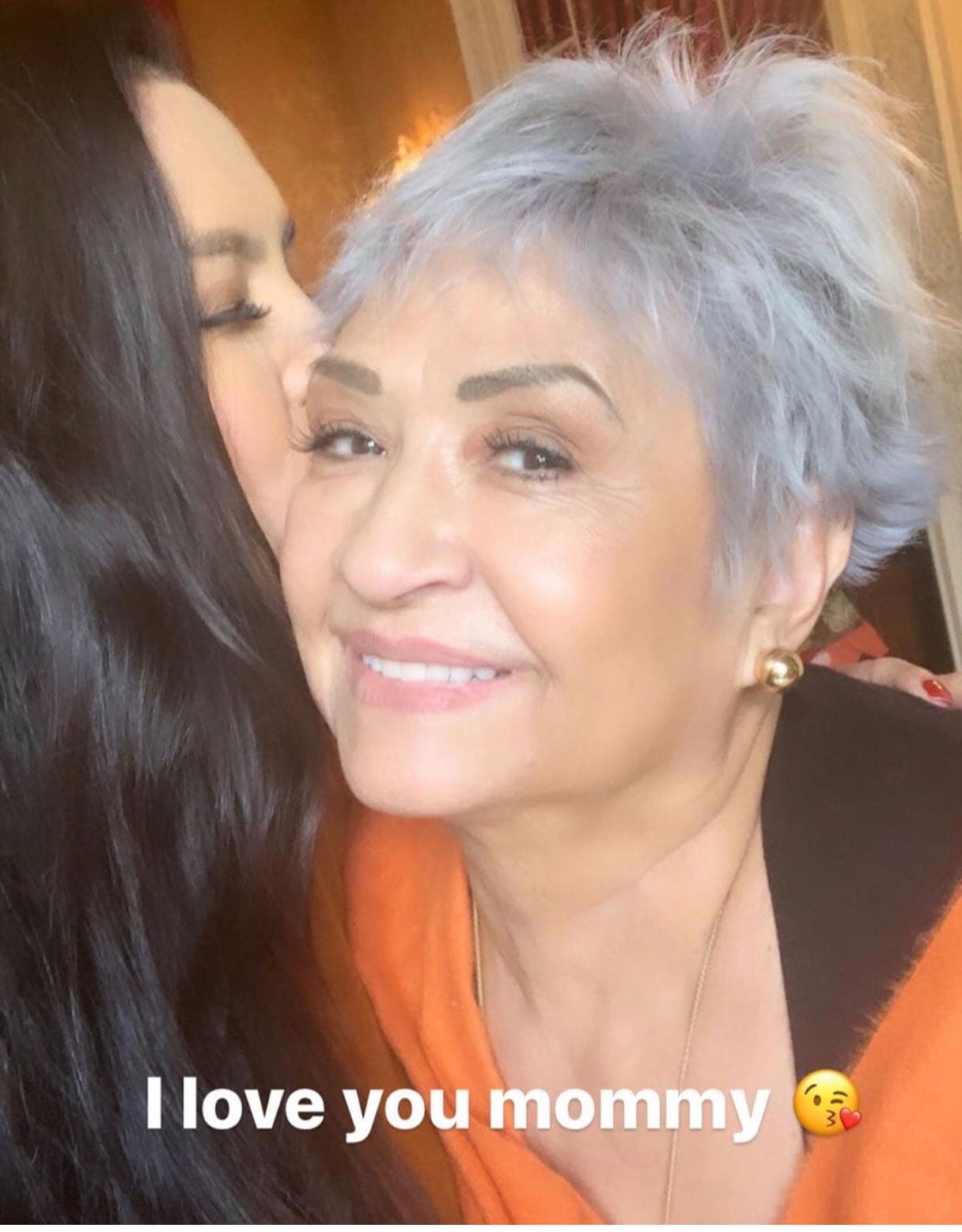 Una vez más madre e hija, demuestran los lazos de amor, unión y apoyo ante una de las pruebas más duras que Vanessa ha tenido que afrontar.