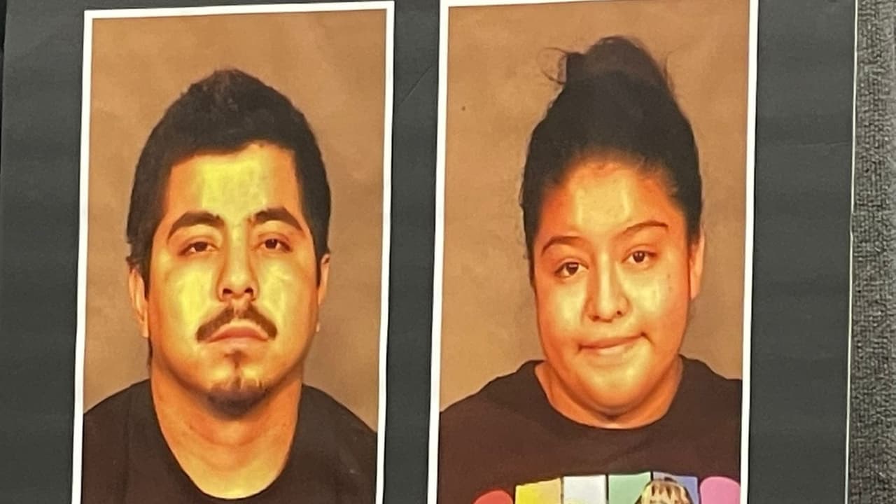 El jefe de la Policía de Fresno informó que los
<a href="https://www.univision.com/local/fresno-kftv/jefe-policia-fresno-revela-detalles-confesion-yarelly-solorio">celos y la rivalidad entre las hermanas</a> podrían haber sido las causas del doble homicidio que tiene consternada a la ciudad. Agregó que los presuntos homicidas llevaron a las autoridades al lugar en donde enterraron el arma que utilizaron para asesinar a Yanelly y Celine.